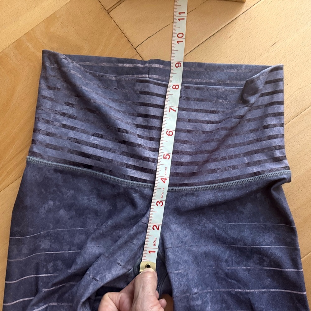Niyama Sol XS striped print, shades of gray print leggings activewear yoga - Picture 5 of 8